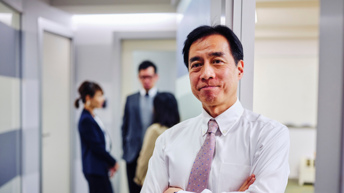 best landing page builders for conversions featured image - Chinese man