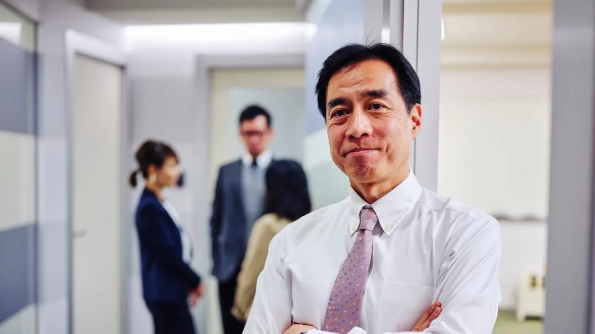 best landing page builders for conversions featured image - Chinese man