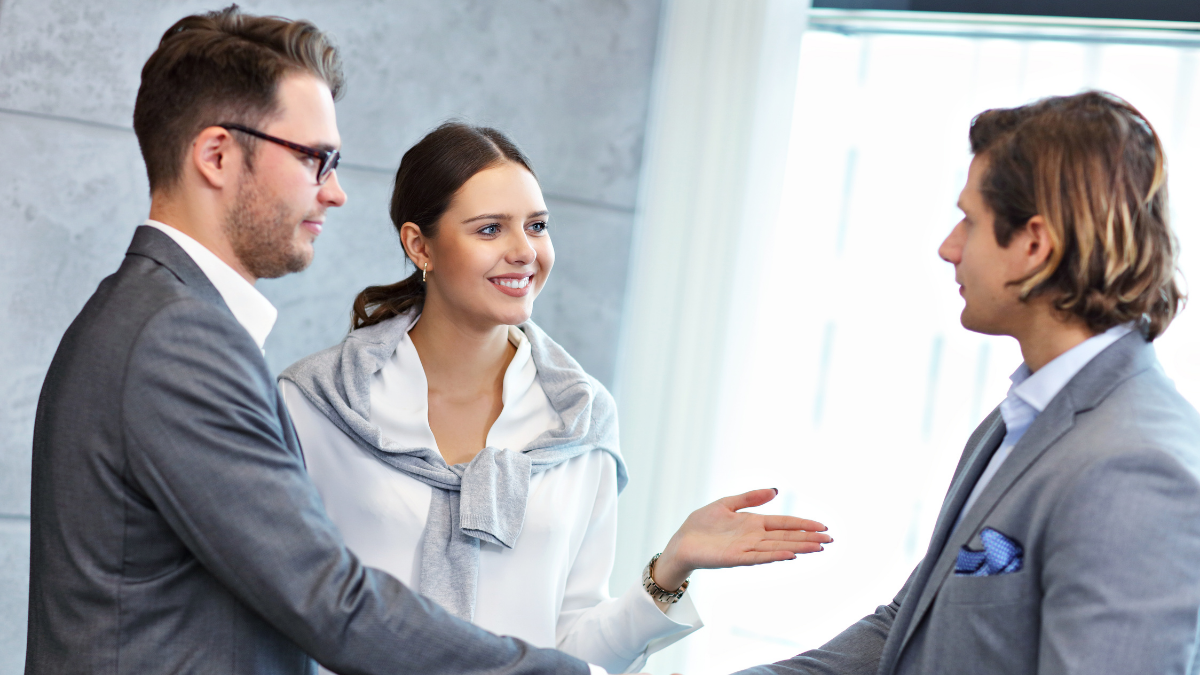 best sales funnel builders for online businesses featured image - office people